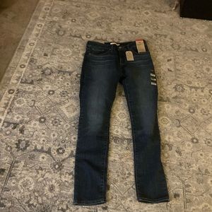 Women’s Levi’s 311